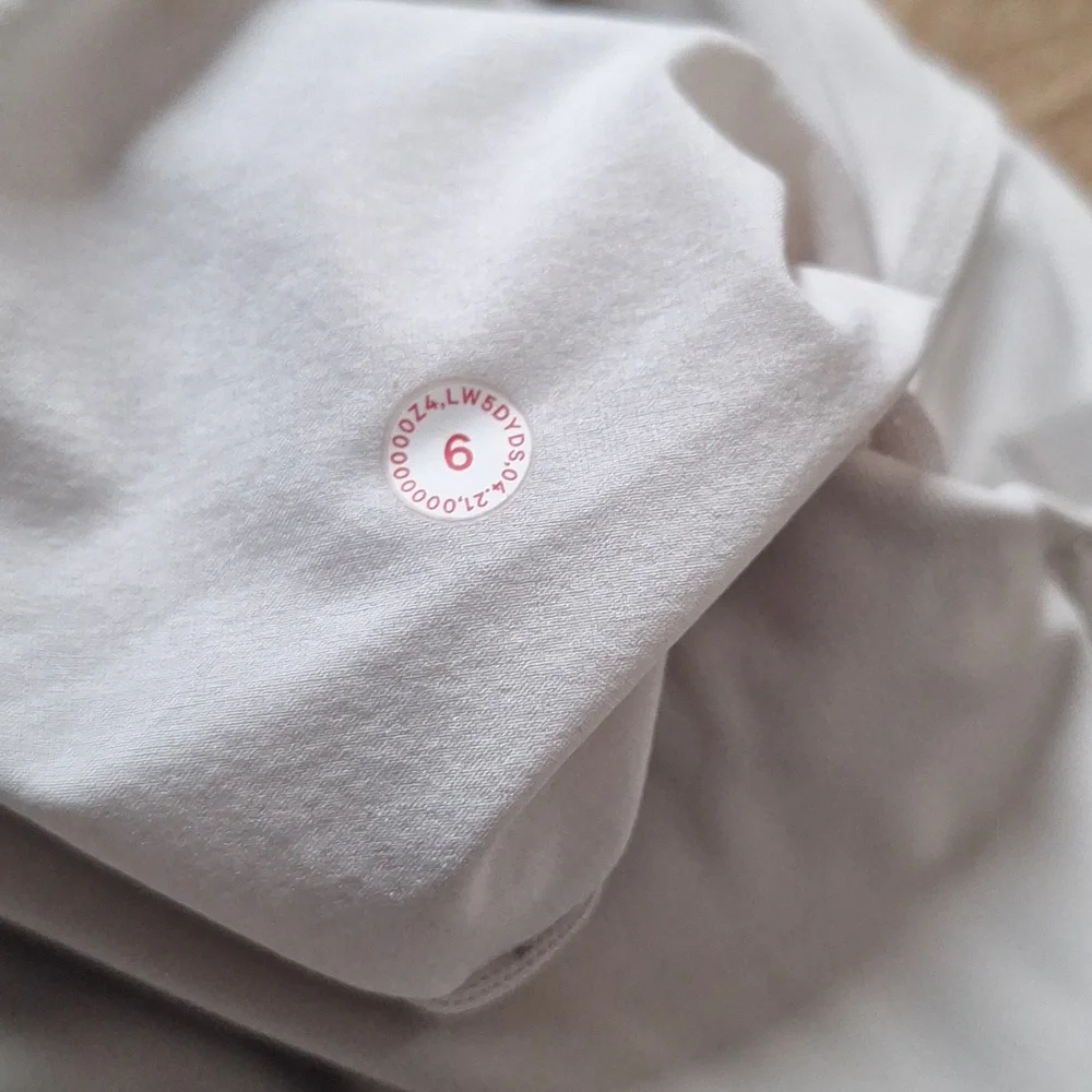 Rare Lululemon Team Canada Olympics pants - Picture 4 of 7